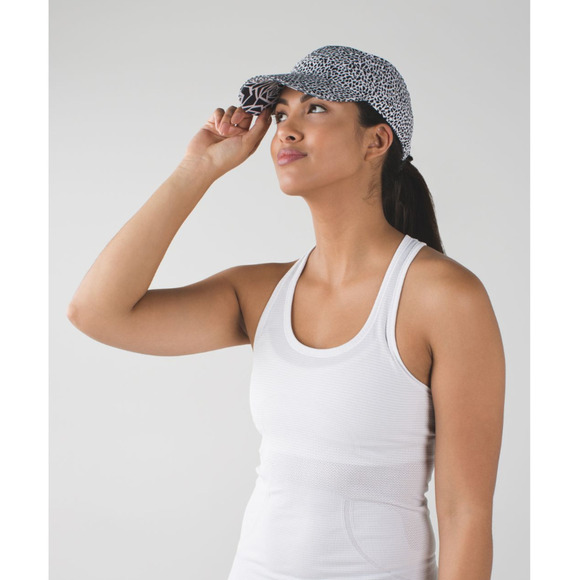Lululemon Run Lightweight Cap Hat Black White NWOT - Picture 4 of 12